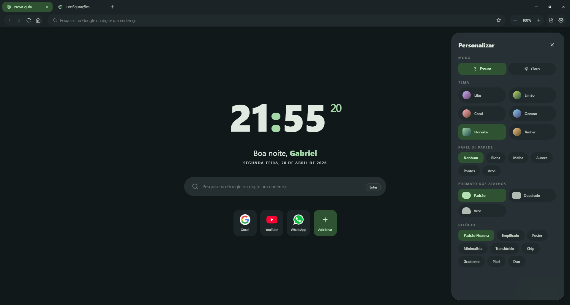 Captura de tela do Fluxora mostrando a nova aba com tema floresta, relógio gigante e painel Personalizar aberto